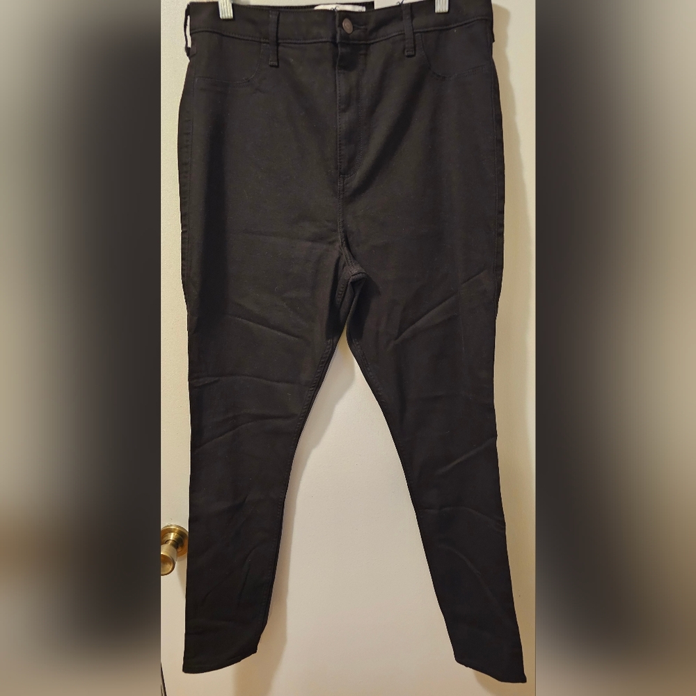 Hollister Curvy Ultra High Rise Jean Leggings Women's Size 33x30‎ NWT